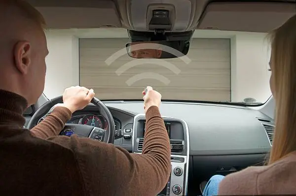 При покупке секционных ворот Prestige дополнительный пульт в подарок